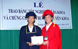 LỄ TRAO BẰNG TỐT NGHIỆP Y SỸ ĐA KHOA VÀ CHỨNG CHỈ ĐỊNH HƯỚNG CHUYÊN KHOA